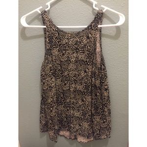 Small black and white old navy tank top